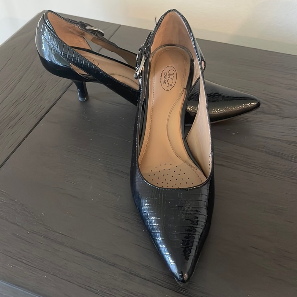 Circa Joan & David Callalily Pump